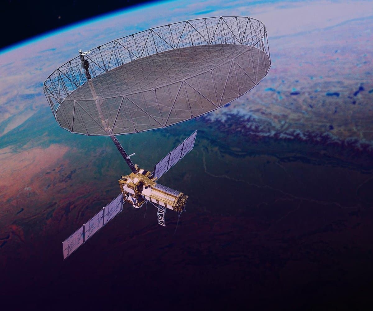 Satellite d'observation en orbite au-dessus de la Terre